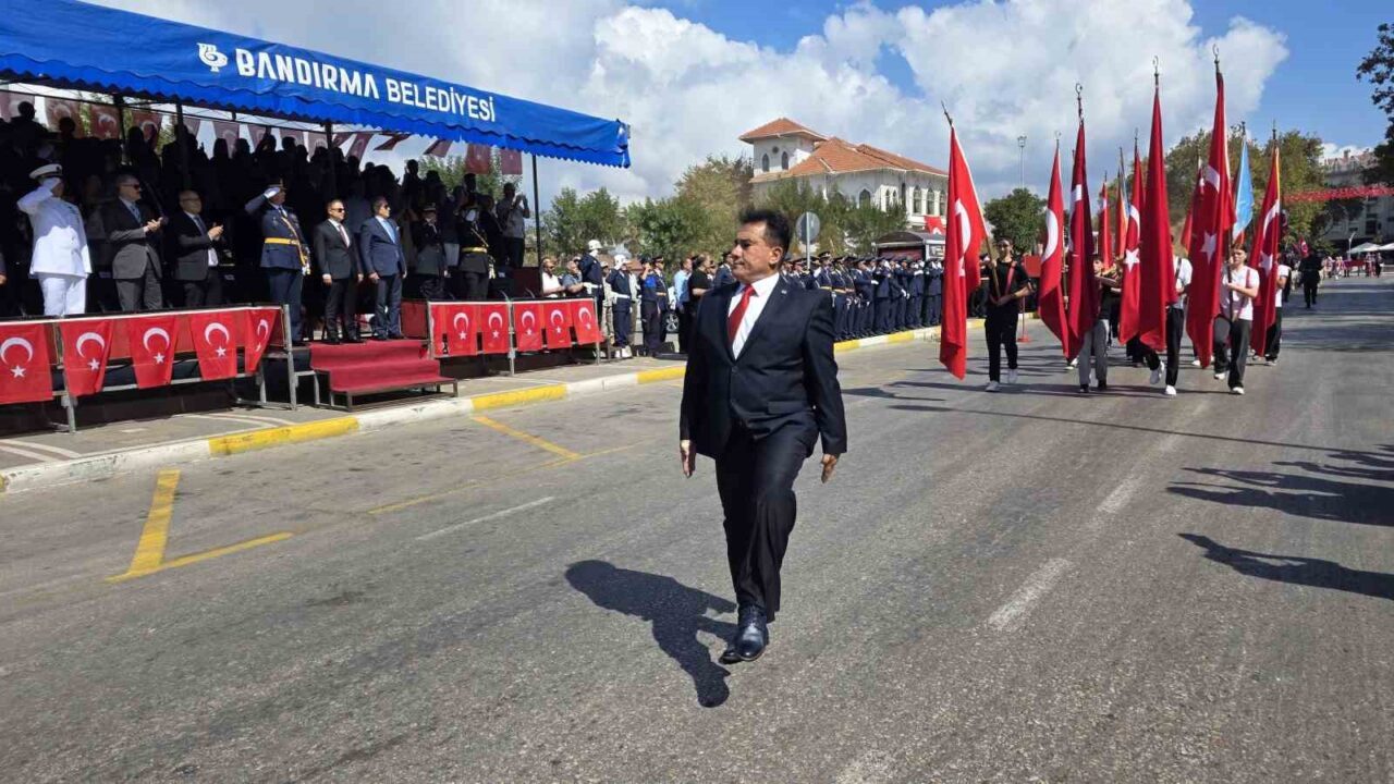 30 Ağustos Zafer Bayramı Bandırma’da törenle kutlandı 22 Bülten Medya -
