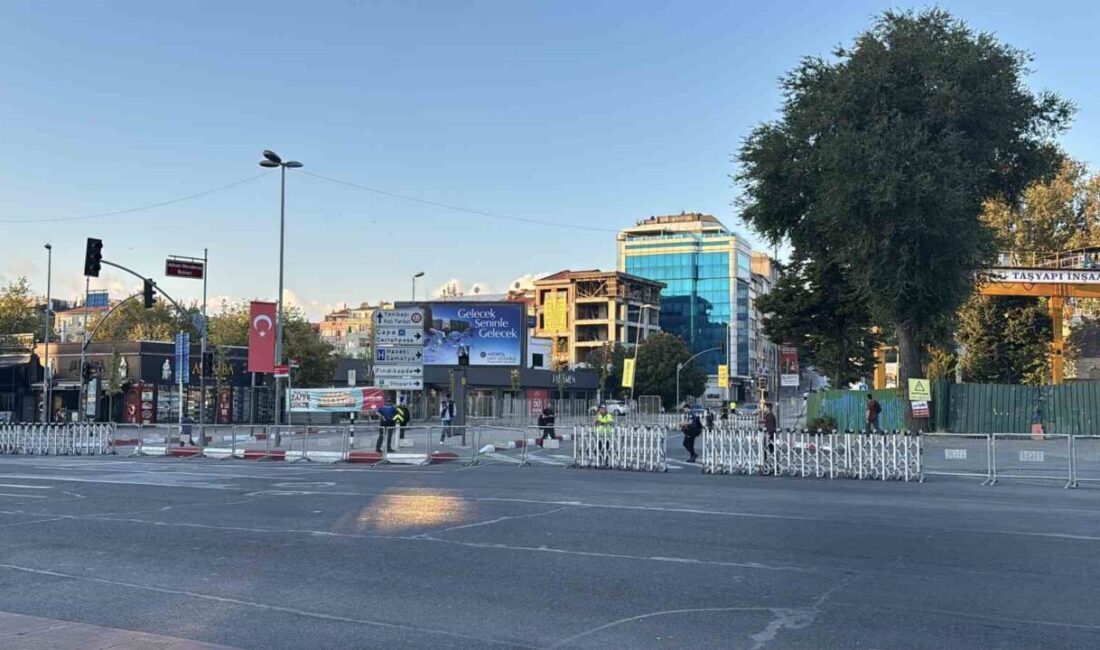 30 Ağustos Zafer Bayramı kutlamaları nedeniyle Vatan Caddesi trafiğe kapatıldı 30 Ağustos Zafer Bayramı kutlamaları nedeniyle Adnan Menderes Bulvarı (Vatan
