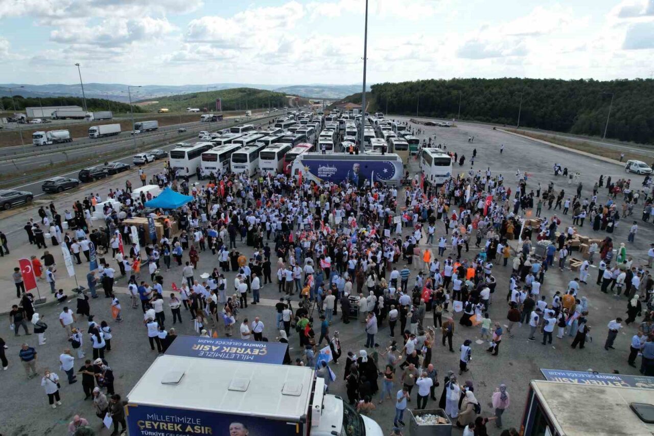 300 otobüs, 15 bin AK Parti mensubu, İstanbul’dan Ankara’ya yola çıktı 24 Bülten Medya -