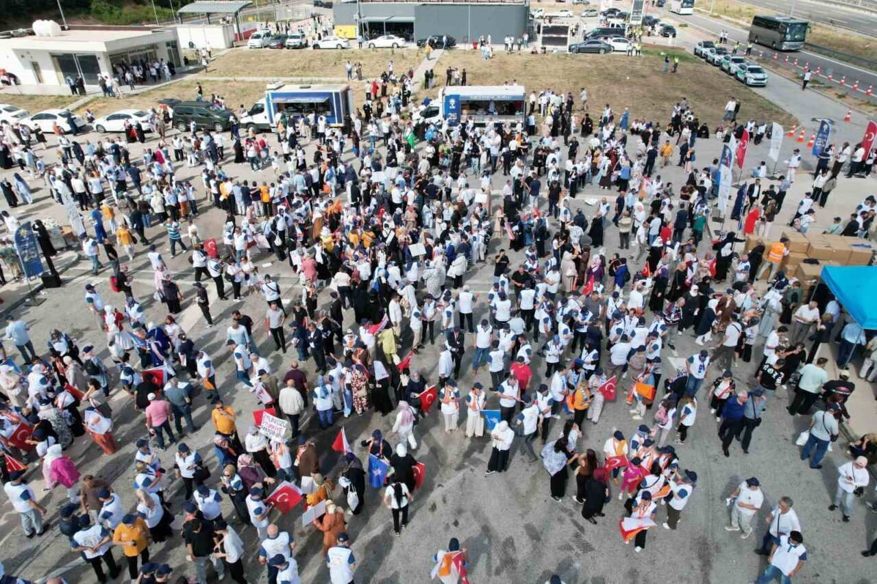 300 otobüs, 15 bin AK Parti mensubu, İstanbul’dan Ankara’ya yola çıktı 26 Bülten Medya -
