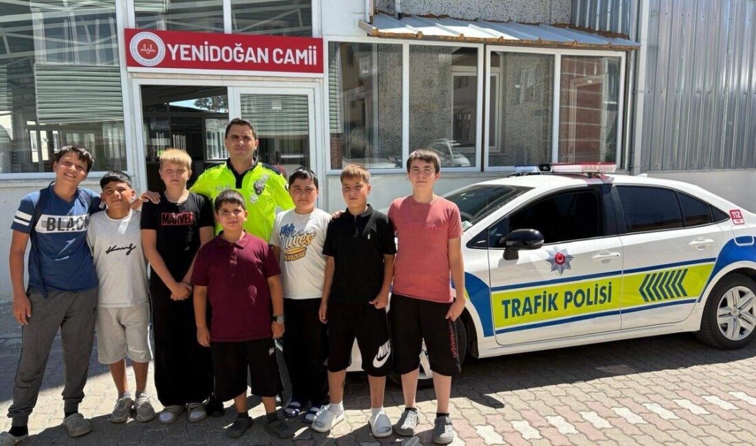 370 öğrenciye trafik eğitimi verildi Bilecik’te 370 öğrenciye trafik eğitimi verildi. Bozüyük Trafik Denetleme Büro
