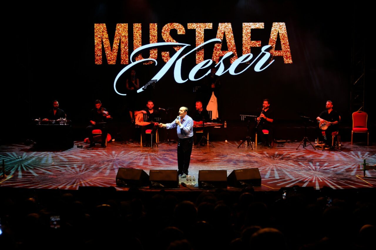 64. Uluslararası Bursa Festivali kapsamında sahne alan Mustafa Keser, sevilen