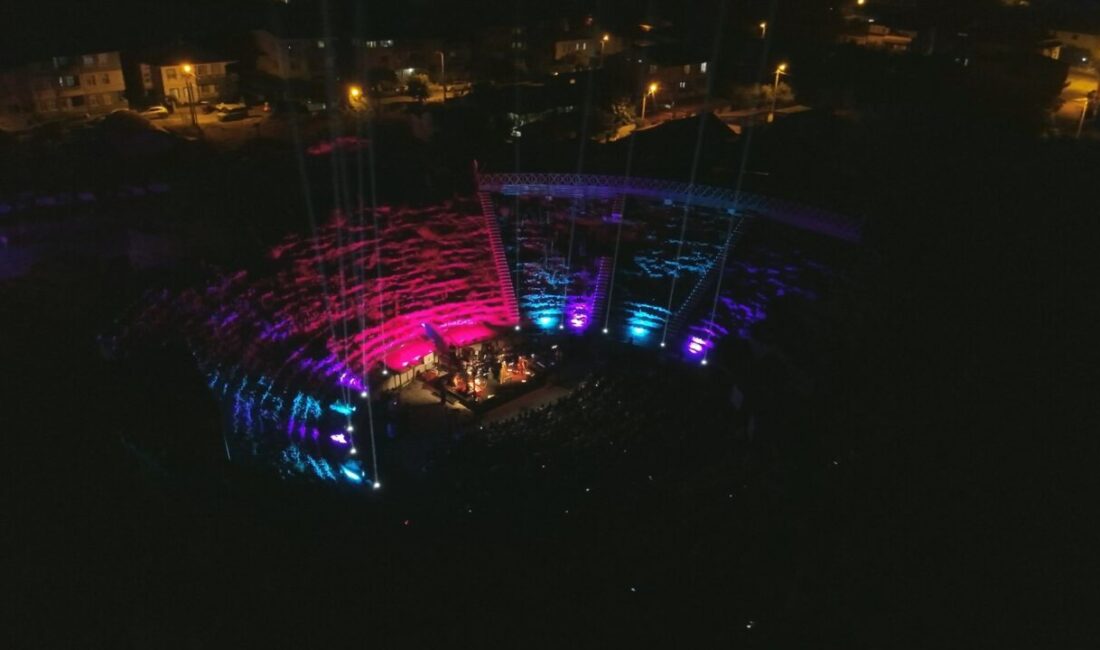 64. Uluslararası Bursa Festivali kapsamında Elif Sanchez ve Dilek Türkan,