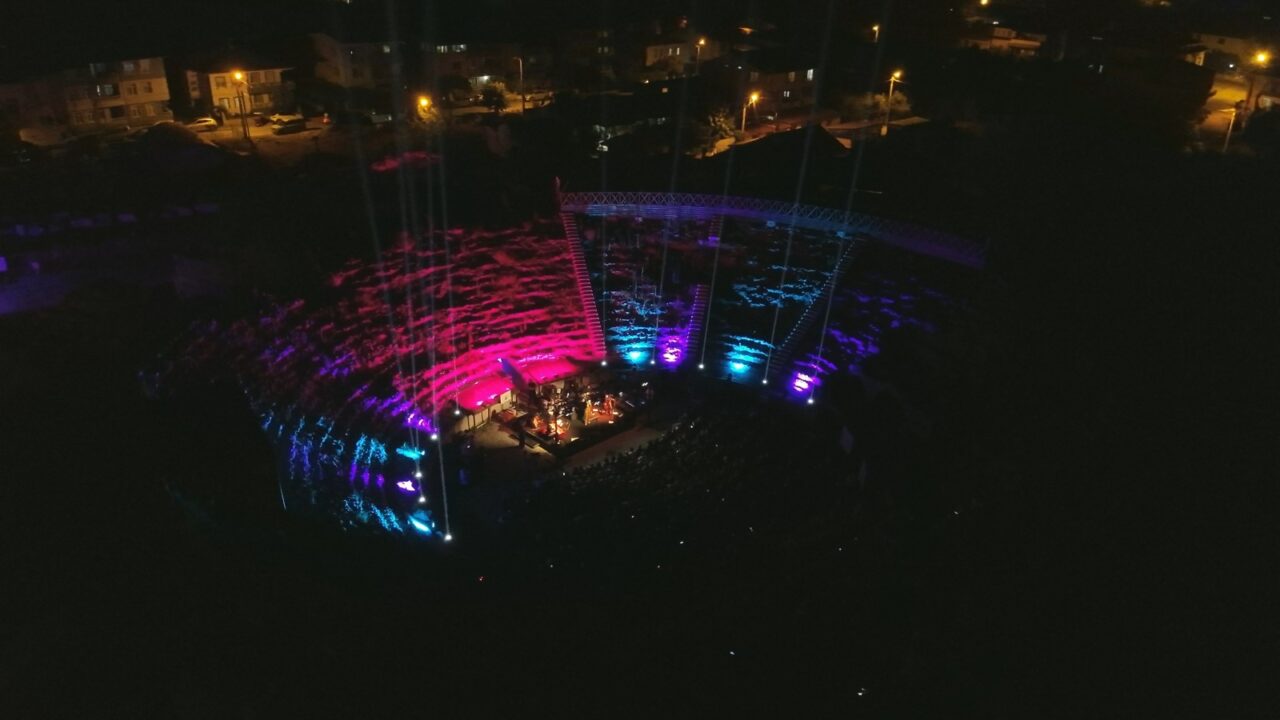 64. Uluslararası Bursa Festivali kapsamında Elif Sanchez ve Dilek Türkan,