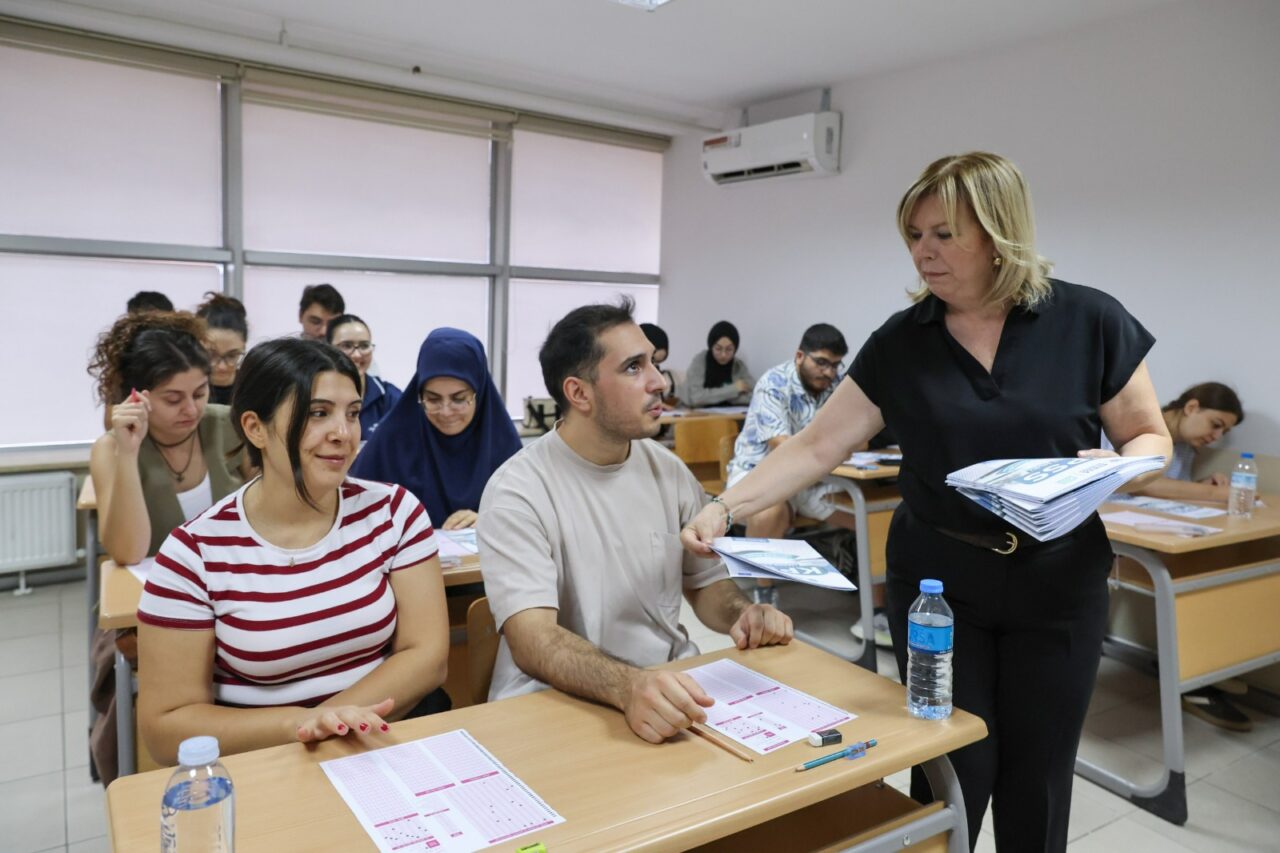 Bursa Büyükşehir Belediyesi’nin düzenlediği ücretsiz KPSS Lisans Deneme Sınavı’na 2