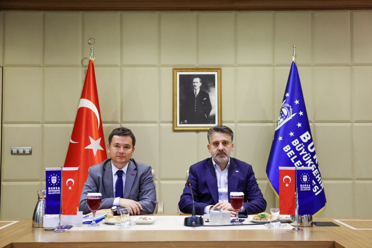 Bursa’nın Osmangazi ilçesindeki Altıparmak-Çarşamba bölgesinde kentsel dönüşüm süreci hızlandırılıyor. Bölgede