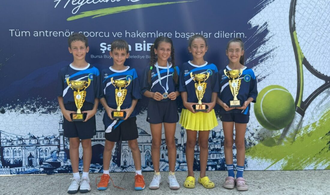 Bursa Büyükşehir Belediyesi’nin ev sahipliğinde düzenlenen 8-9-10 Yaz Kupası Tenis