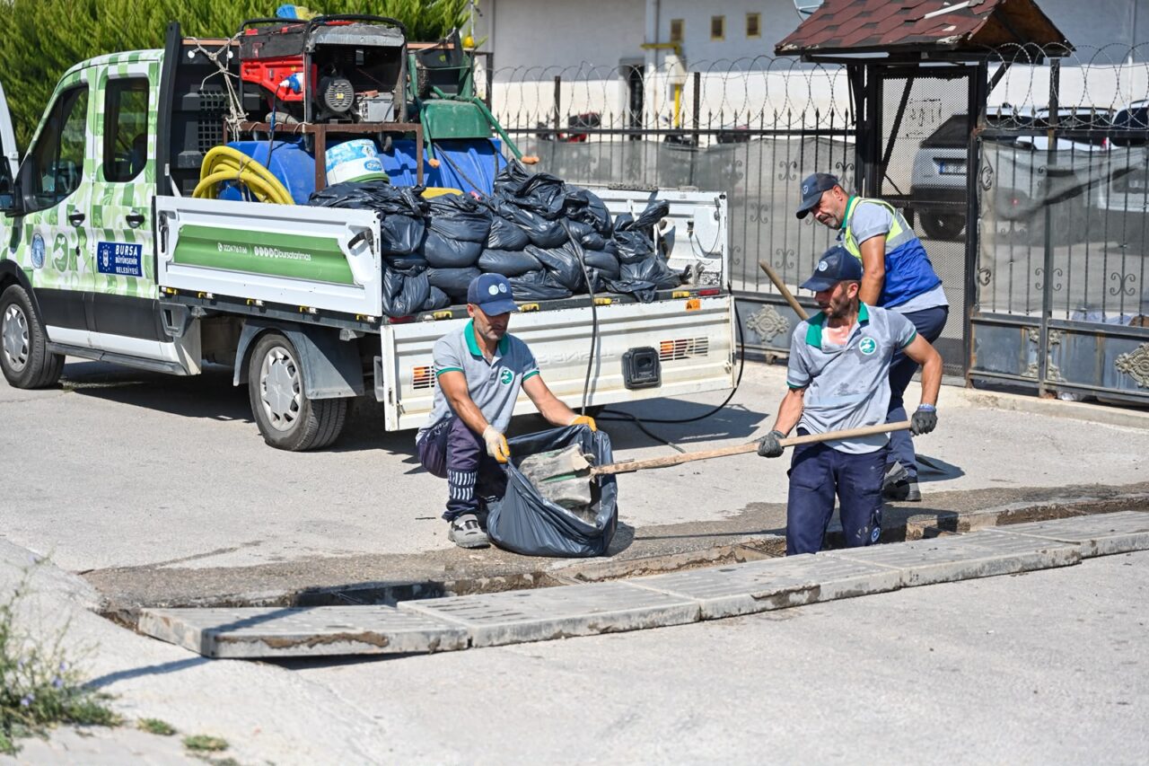 Bursa Büyükşehir Belediyesi, sonbaharda beklenen yağışlar öncesinde kent genelindeki yağmur