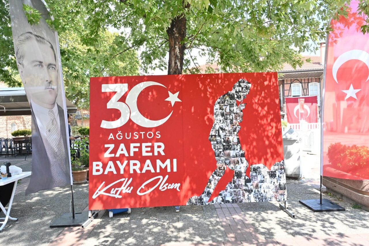 Bursa’da 30 Ağustos Zafer Bayramı kapsamında düzenlenen etkinlikte vatandaşlar, seçtikleri