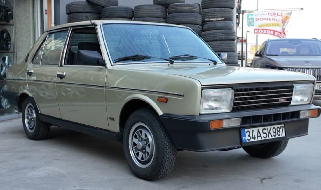 40 yıldır açmadığı kaseti ve hayalini kurduğu 1987 model otomobili hayranı olduğu Cengiz Kurtoğlu’yla buluşturdu Çocukluk yıllarında hayali olan 1987 model otomobili satın alıp, hayranı