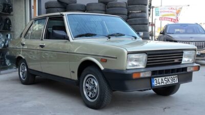 Çocukluk yıllarında hayali olan 1987 model otomobili satın alıp, hayranı