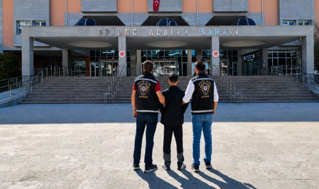 43 yıl 11 ay hapis cezasıyla aranan firari Edirne’de yakalandı Edirne’de hakkında toplam 43 yıl 11 ay 15 gün kesinleşmiş