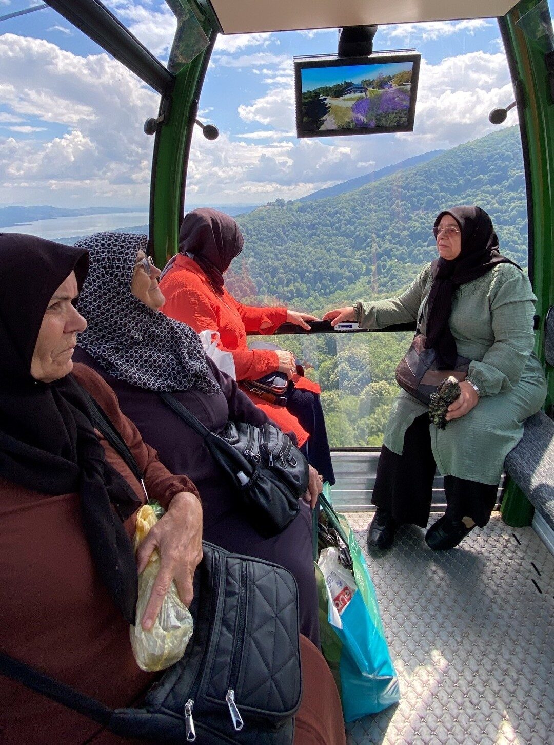 65 yaş üstü bireyler teleferikle Kuzuyayla’yı keşfetti 8 Bülten Medya -