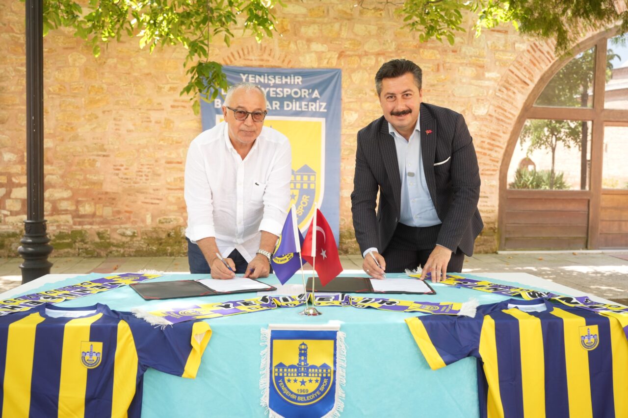 Yenişehir Belediyespor, profesyonel lig hedefiyle çıktığı yeni sezon öncesinde teknik