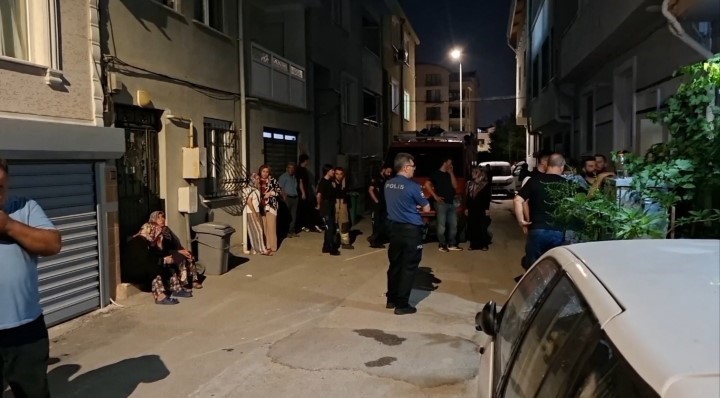 8 aylık hamile kadının şüpheli ölümünde koca tutuklandı Bursa’nın Nilüfer ilçesinde 4’üncü kattan düşerek hayatını kaybeden 8 aylık
