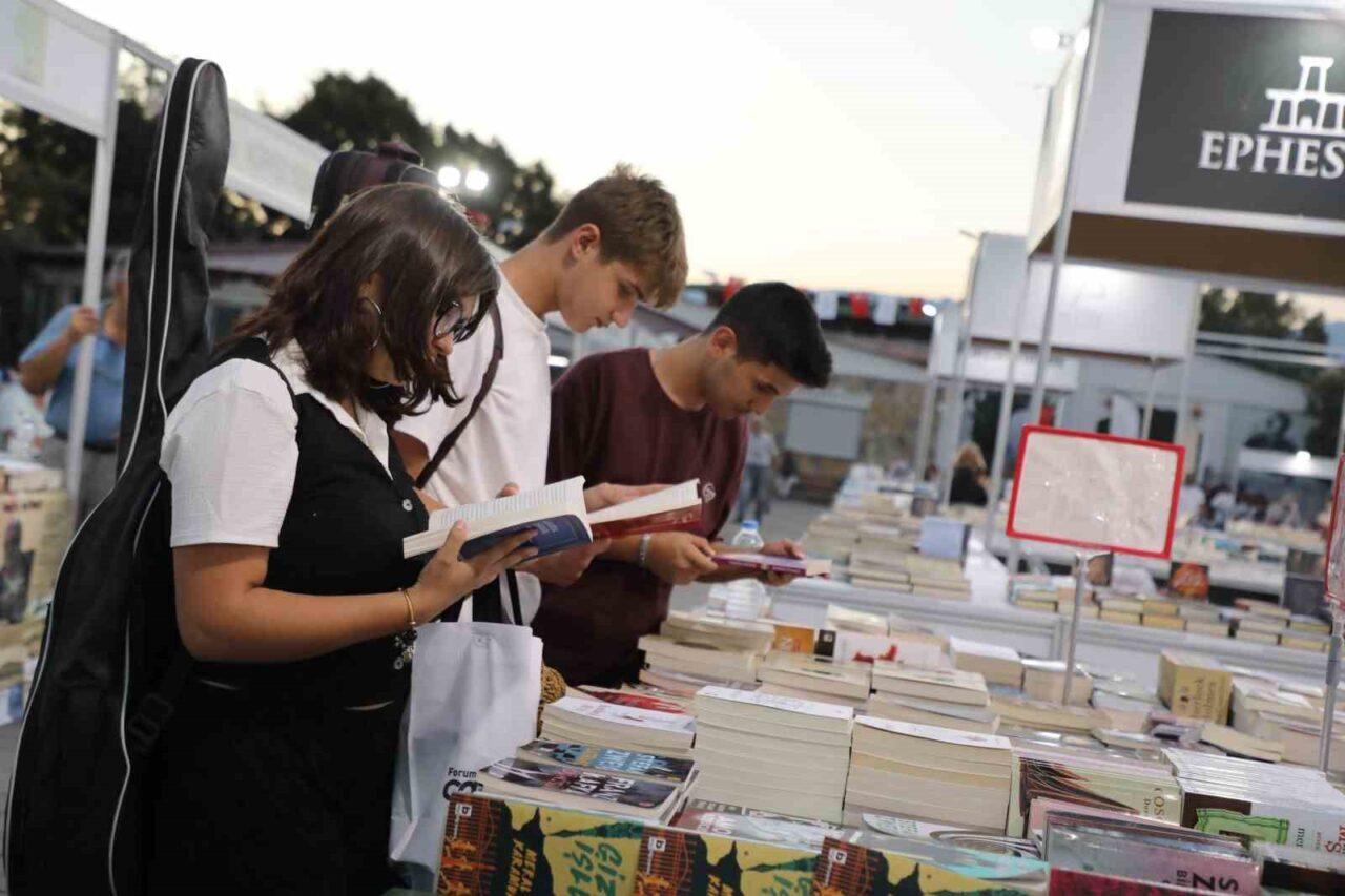 8. Edremit Kitap Fuarı, 7 günlük kültür ve sanat yolculuğunun ardından sona erdi 24 Bülten Medya -