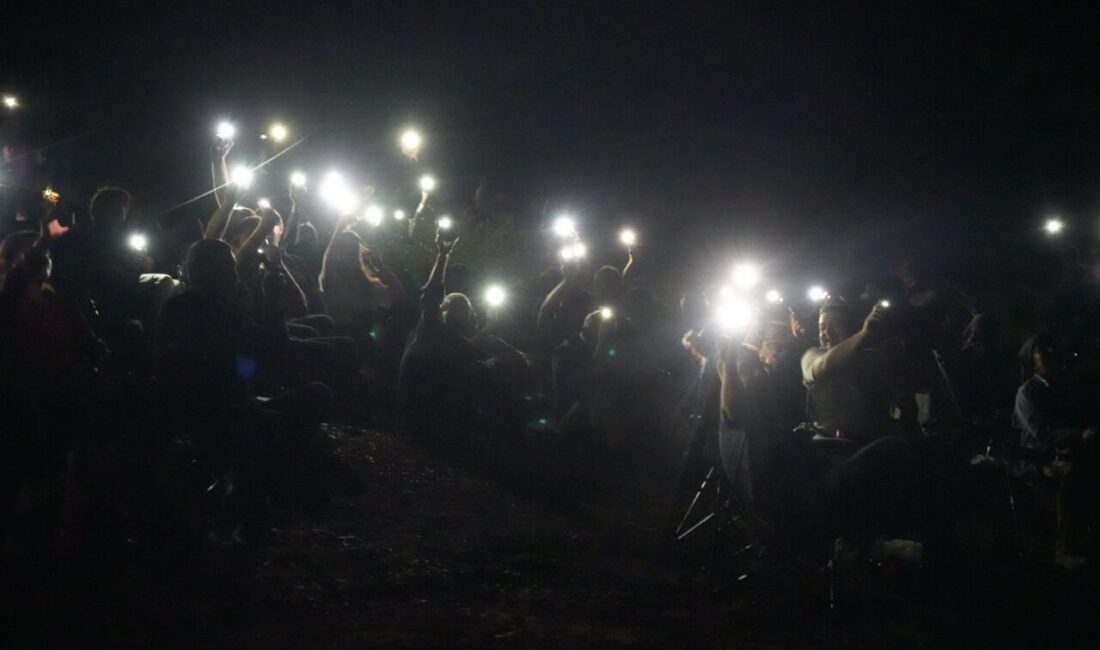 Yenişehir Belediyesi’nin Çiçeközü Göleti’nde düzenlediği Perseid Meteor Yağmuru gözlem etkinliği,