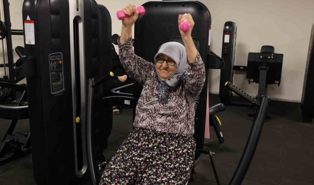 82 yaşındaki kadın, sporla bastonunu attı Parkinson hastalığı sebebiyle denge bozukluğu yaşayan ve bastonla yürümek zorunda