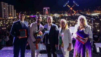 9 bin 600 nüfuslu ilçede düzenlenen Alişan konserini 25 bin kişi izledi Bilecik’in Pazaryeri ilçesinde bu yıl 4’üncüsü düzenlenen Kültür ve Sanat