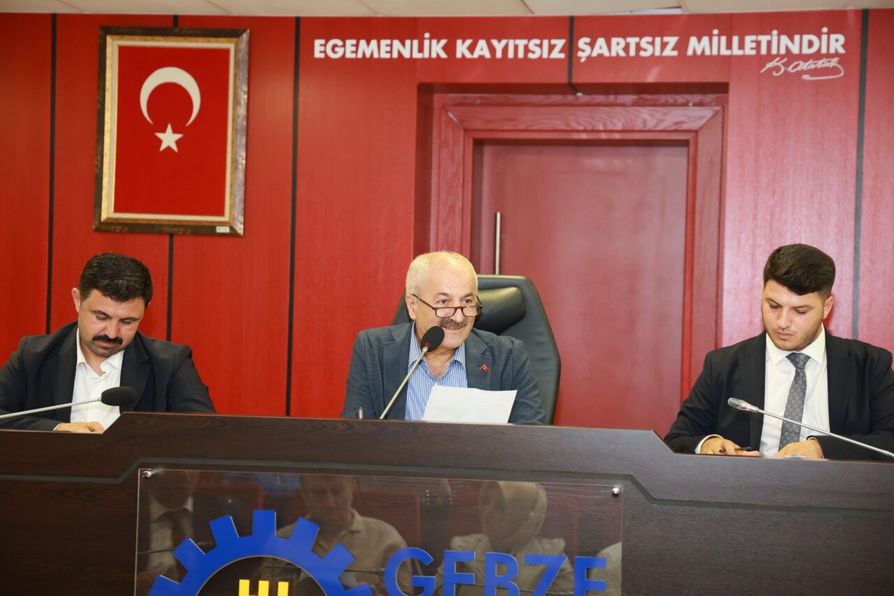 Gebze Belediyesi, üniversiteyi ilk kez kazanan öğrencilere verdiği eğitim desteğini