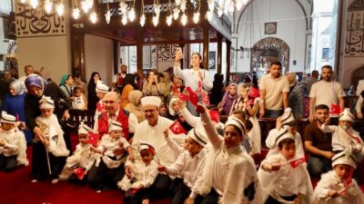 Bursa’da Vakıflar Genel Müdürlüğü tarafından düzenlenen sünnet şöleninde 25 çocuk