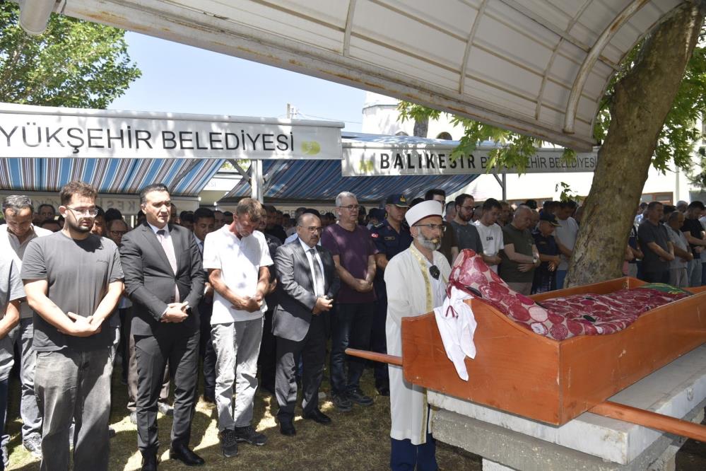 Kaza kurbanı 14 yaşındaki Serra son yolculuğuna uğurlandı! 2 Bülten Medya -