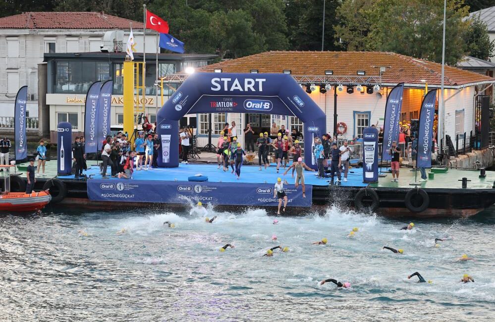 Boğaz’da kıtalararası triatlon heyecanı! Dünyanın ilk ve tek kıtalararası triatlon organizasyonu olan İstanbul Boğaziçi