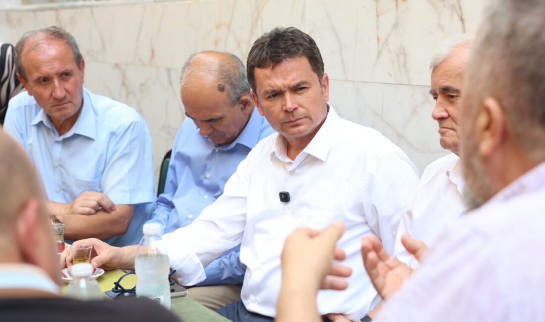 Başkan Aydın’ın Cuma durağı belli oldu: Küplüpınar’da nabız tuttu Osmangazi Belediye Başkanı Erkan Aydın, Cuma namazının ardından Küplüpınar Mahallesi’nde