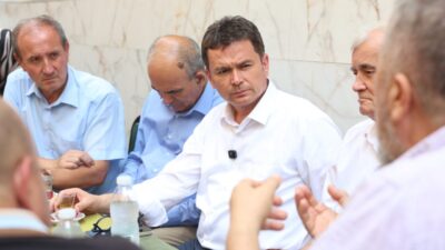 Osmangazi Belediye Başkanı Erkan Aydın, Cuma namazının ardından Küplüpınar Mahallesi’nde