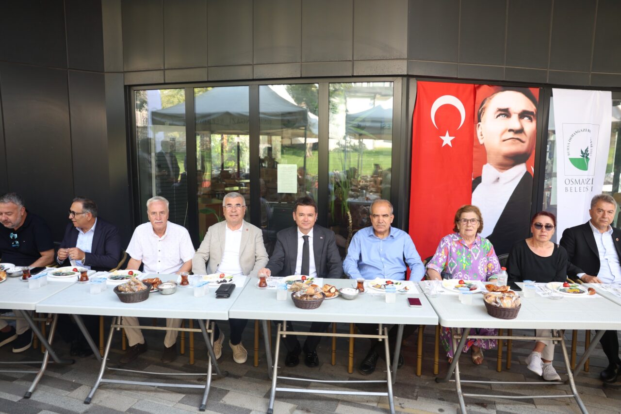 Başkan Aydın Muradiye’de vatandaşları dinledi 2 Bülten Medya -