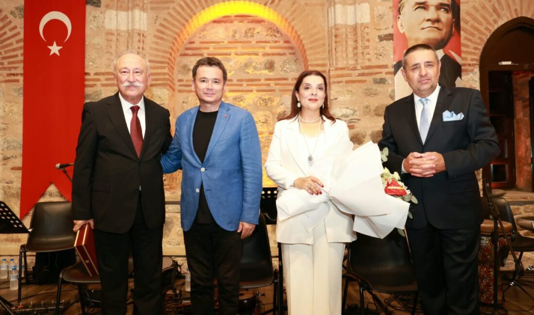 Altan Erkekli’den Osmangazi’de “Bir Memleket Hikayesi” Osmangazi Belediyesi, 30 Ağustos Zafer Bayramı’nın 104’üncü yıl dönümünü usta