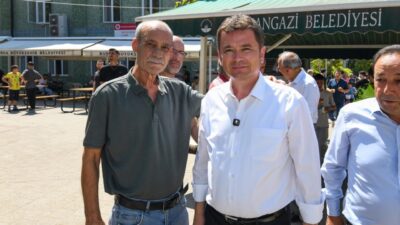 Osmangazi Belediye Başkanı Erkan Aydın, Alemdar Mahallesi’nde cuma namazı sonrası