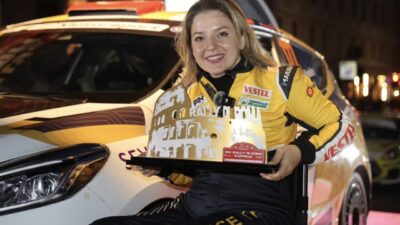 Osmangazi Belediyesi adına uluslararası rallilerde yarışan başarılı pilot Kübra Denizci