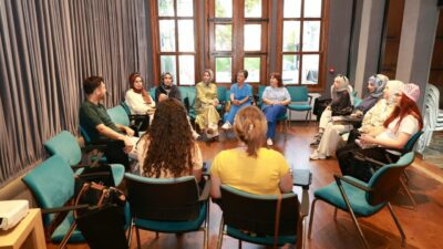 Osmangazi Belediyesi’nin AIESEC iş birliğiyle düzenlediği ücretsiz İngilizce Konuşma Kulübü’nde