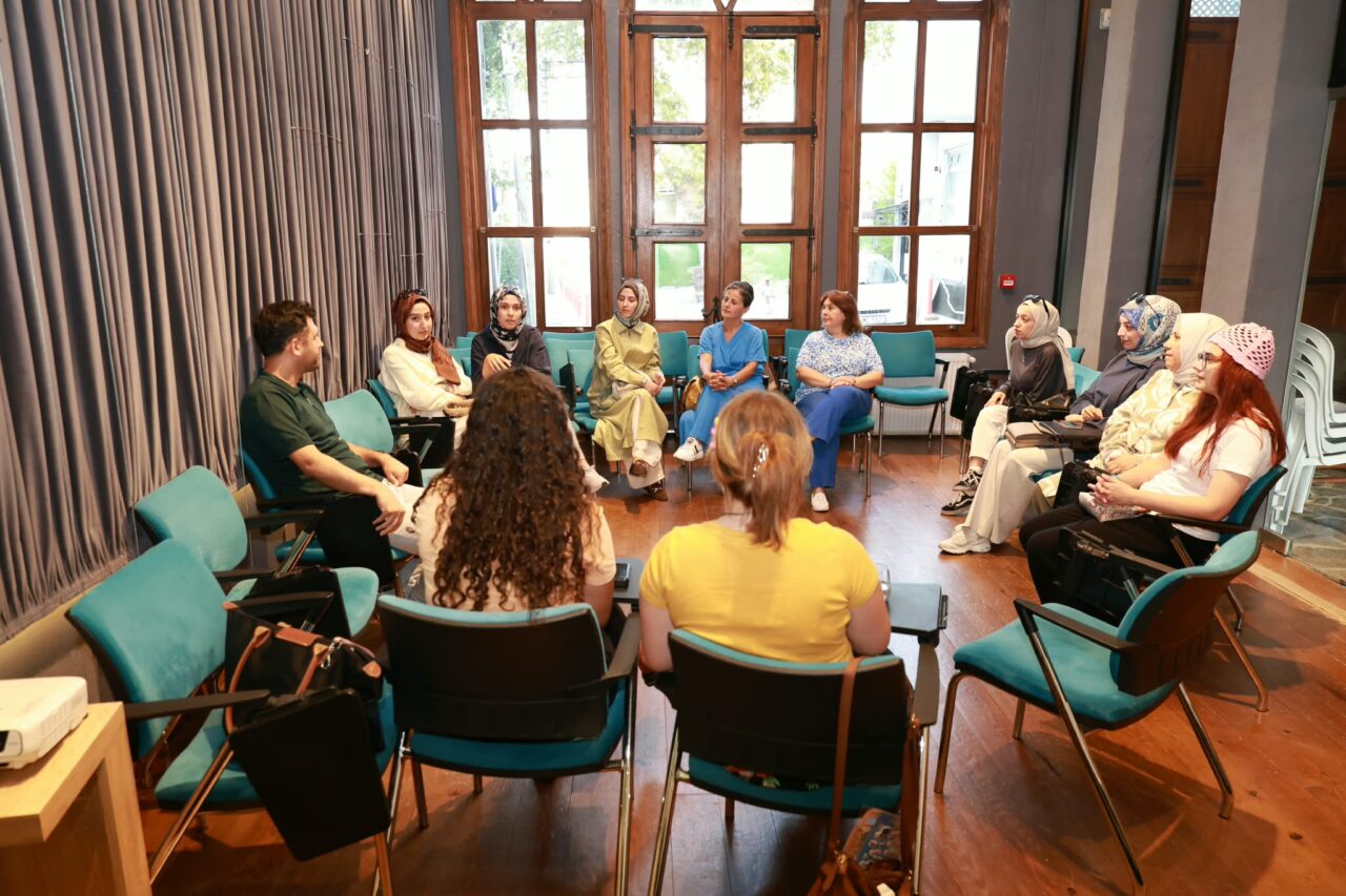 Osmangazi Belediyesi’nin AIESEC iş birliğiyle düzenlediği ücretsiz İngilizce Konuşma Kulübü’nde