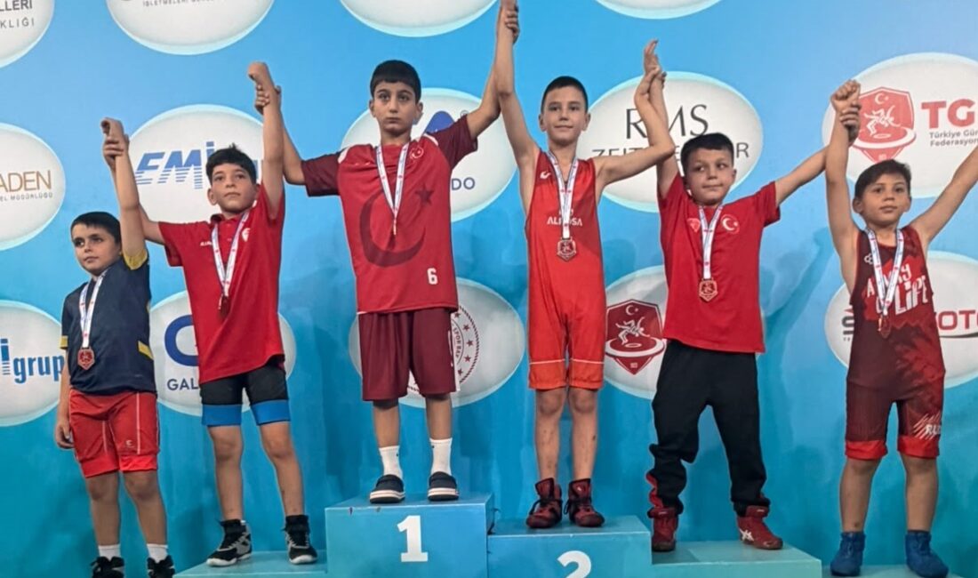 Madalya Avcıları Ödüllendirildi Ulusal ve uluslararası şampiyonalarda önemli dereceler elde eden Osmangazi Belediyesporlu