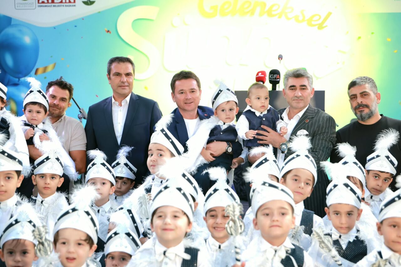 Osmangazi Belediyesi’nin düzenlediği sünnet şöleninde, 40 mahalleden 200 çocuk ve