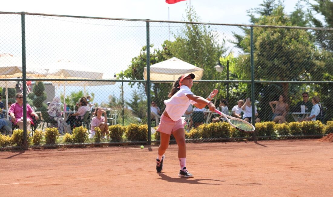 Zafer Bayramı coşkusu kortlara taşındı! Nilüfer’de düzenlenen 30 Ağustos Zafer Bayramı Tenis Turnuvası, iki gün