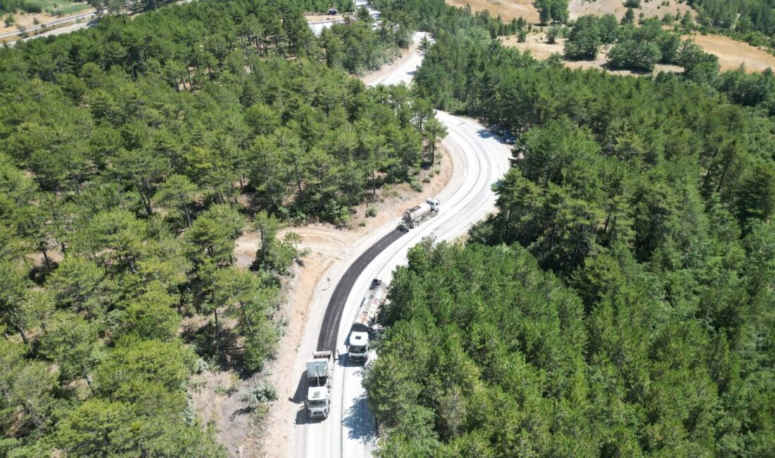 7 Kilometrelik Yol Yenileniyor Bursa Büyükşehir Belediyesi, Keles'in Delice Mahallesi'nde 7 kilometrelik güzergahta sathi