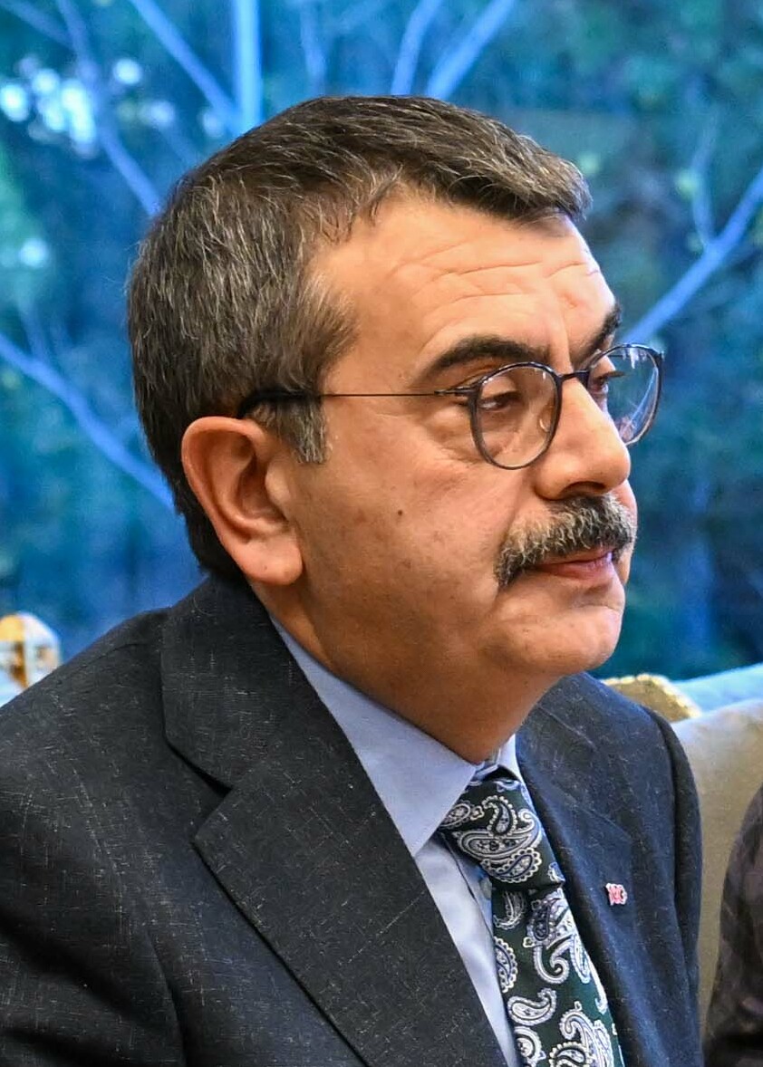 Bakan Tekin tarafından yayınlanan genelgeye göre velilerden kayıt ücreti istenmeyecek