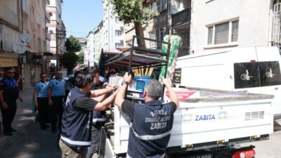 Osmangazi Belediyesi Zabıta Müdürlüğü ekipleri, kaldırımları işgal eden işletmelere yönelik