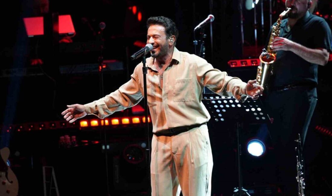Açıkhava’da Emre Altuğ’dan müzik dolu gece Bursa Büyükşehir Belediyesi’nin kültür sanat takviminin en önemli etkinliklerinden biri