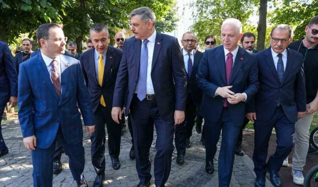 Adalet Bakanı Gürlek, Büyükçekmece Cumhuriyet Başsavcısı Karakaya ile bir araya geldi Adalet Bakanı Akın Gürlek, Büyükçekmece Cumhuriyet Başsavcısı Ömer Karakaya ile