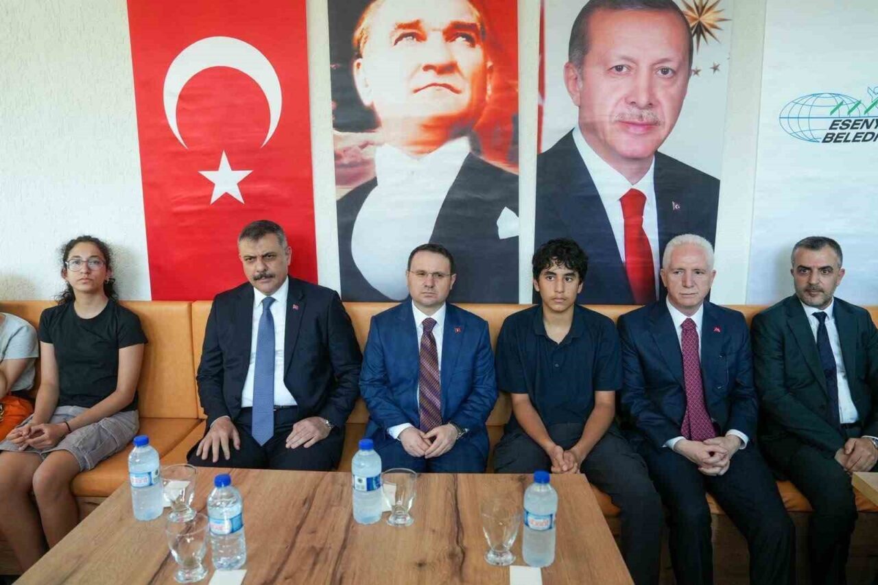 Adalet Bakanı Gürlek, Büyükçekmece Cumhuriyet Başsavcısı Karakaya ile bir araya geldi 8 Bülten Medya -