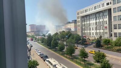 Kocaeli’deki Gebze Adliyesi’nin bahçesinde bulunan güneş enerjisi panelinde çıkan yangın,