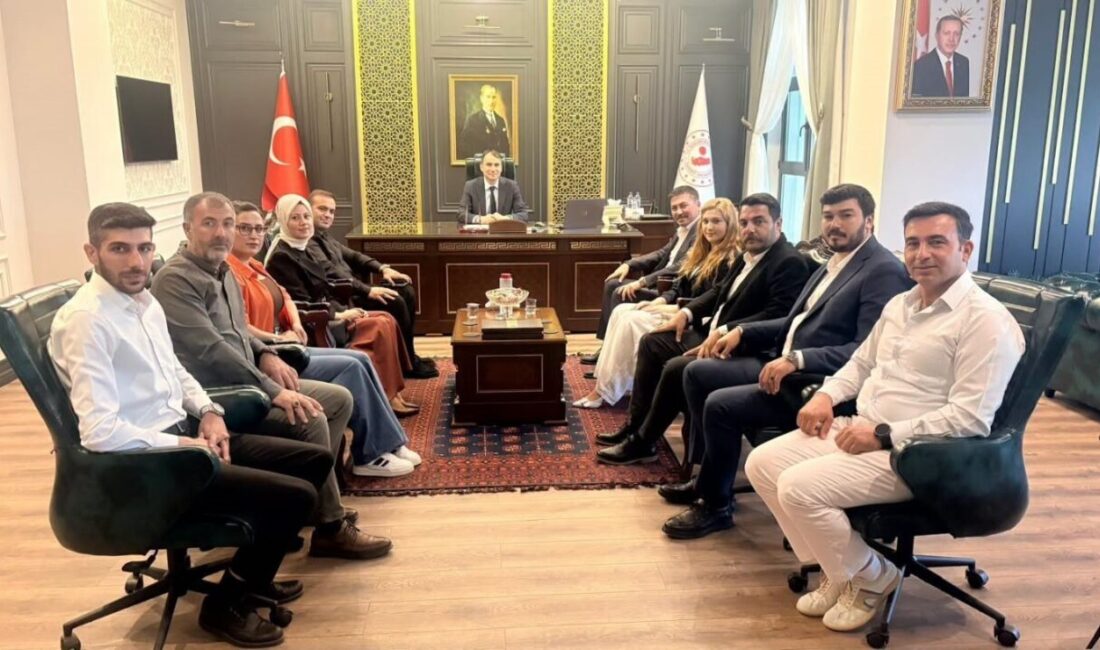 AK Parti Edremit İlçe Teşkilatı’ndan Kaymakam Engin’e ziyaret AK Parti Edremit İlçe Başkanı Rıfat Ertaş ve yönetim kurulu