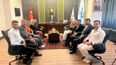 AK Parti Edremit İlçe Başkanı Rıfat Ertaş ve yönetim kurulu