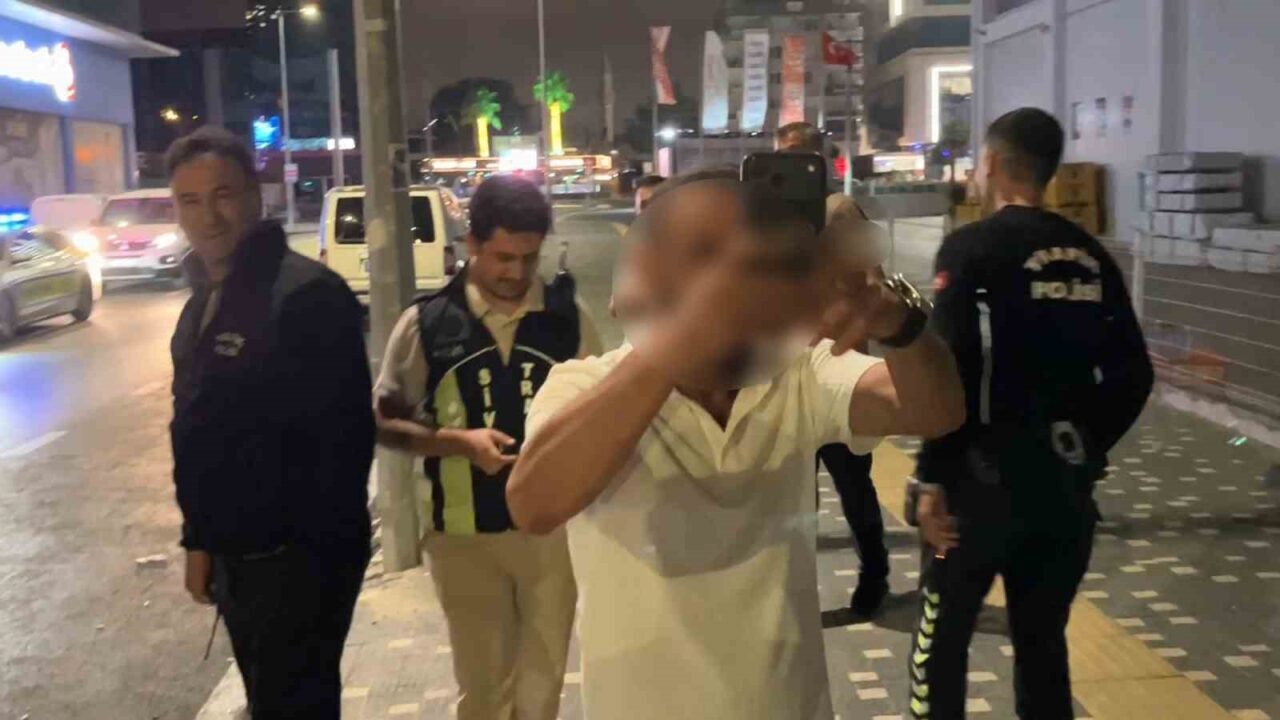 Alkollü sürücüden ilginç hareketler.. Yüzünü sakladı, basın mensubunu kayda alıp küfür etti 34 Bülten Medya -