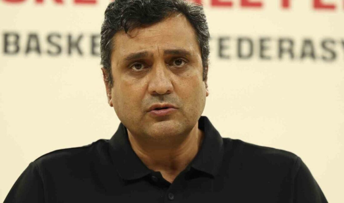 Alper Yılmaz: “Sakatlıksız iyi bir basketbolla kazanarak ülkemizi sevindiririz” A Milli Takımlar Direktörü Alper Yılmaz, Litvanya maçında taraftarların salonu