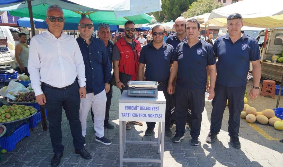 Altınoluk Salı Pazarı’nda denetimler sıklaştırıldı Edremit Belediyesi Pazaryerleri Kurulum ve Denetim Komisyonu ile zabıta ekipleri,